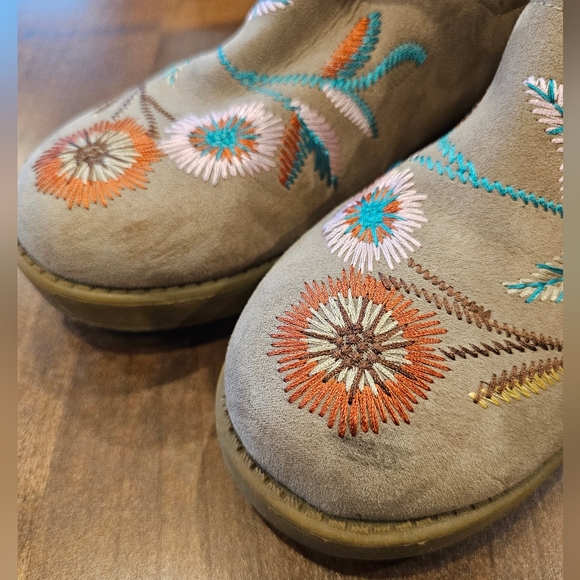 EUC Embroidered Faux Suede Boots with Floral Design - Picture 7 of 8